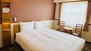 Postel nebo postele na pokoji v ubytování Toyoko Inn Sakudaira-eki Asama-guchi