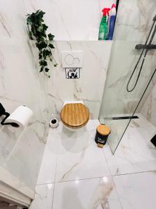 Ένα μπάνιο στο A cozy double room next to zuidplein metro station and Ahoy Arena