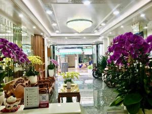 a store filled with lots of purple flowers at Cozy 86 Homestay in Can Tho