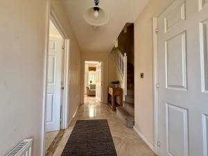 Billede fra billedgalleriet på 6Bed Home in Hook Ideal for Contractors & Groups i Hook