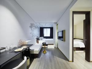 TV a/nebo společenská místnost v ubytování Hangzhou Futur Science andTechnoiogy CitiGO HuanGe Hotel