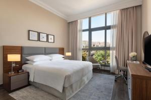 TV o dispositivi per l'intrattenimento presso Marriott Executive Apartments Doha, Le Mirage City Walk