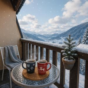 2 tazas de café sentadas en una mesa en un balcón en Les Chalets de Mel, en Saint-Lary-Soulan