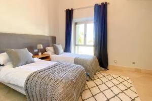 Ένα ή περισσότερα κρεβάτια σε δωμάτιο στο Ribera del Dragoncillo Sotogrande Marina