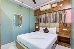 Ένα ή περισσότερα κρεβάτια σε δωμάτιο στο Hotel Diamond Palace, Madiwala