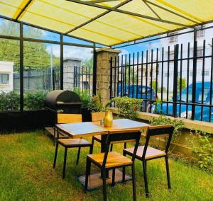 Bazén v ubytování Canaan Hôtel Antsirabe nebo v jeho okolí