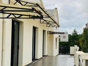 Balkón nebo terasa v ubytování Canaan Hôtel Antsirabe