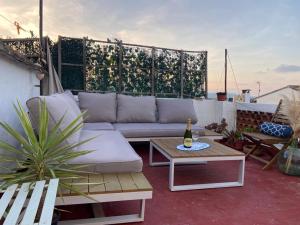 a living room with a couch and a table at Charming townhouse Oliva in Oliva