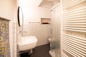 Foto dalla galleria di Loft open space, un passo dal mare, AC ad Albissola Marina