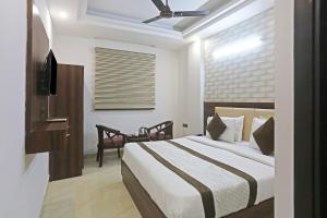 Postel nebo postele na pokoji v ubytování Hotel ECG Grand Inn-Near Delhi Airport