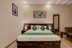 Treebo Riddhi Paradise - 15 mins from Airport房間的床