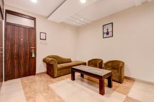 Treebo Riddhi Paradise - 15 mins from Airport休息區