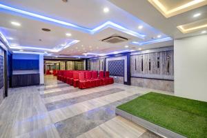 Treebo Riddhi Paradise - 15 mins from Airport休息區