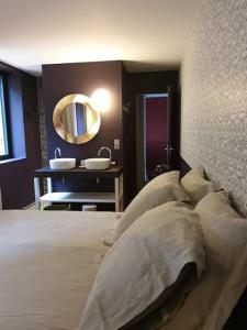 Postel nebo postele na pokoji v ubytování Villa Design de Luxe, vue Bréhat + 36 fotografií