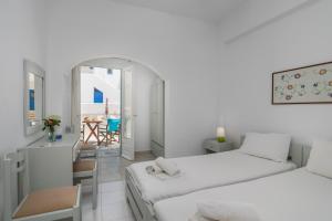 A bed or beds in a room at Apollon Rooms