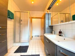 Koupelna v ubytování Comfortable apartment in Zenting in Lower Bavaria