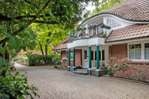 a brick house with a balcony on a brick road at Ferienhaus im Grünen in Harsefeld