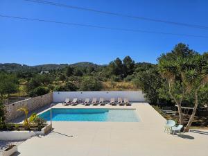 Basen w obiekcie INIBIZA VILLAS - Villa Bello lub w pobliżu