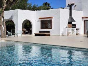 Basen w obiekcie INIBIZA VILLAS - Villa Bello lub w pobliżu