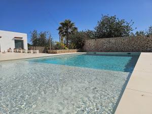 Basen w obiekcie INIBIZA VILLAS - Villa Bello lub w pobliżu