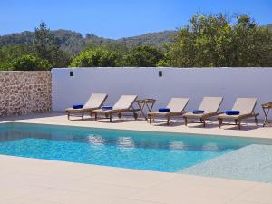 Basen w obiekcie INIBIZA VILLAS - Villa Bello lub w pobliżu