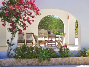 Ogród w obiekcie INIBIZA VILLAS - Villa Bello