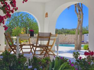 Basen w obiekcie INIBIZA VILLAS - Villa Bello lub w pobliżu