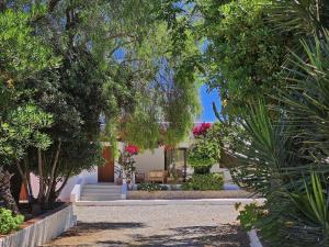 Ogród w obiekcie INIBIZA VILLAS - Villa Bello