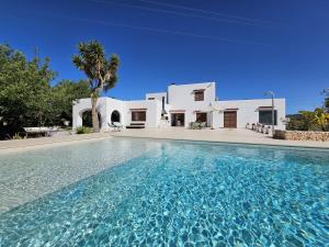 Basen w obiekcie INIBIZA VILLAS - Villa Bello lub w pobliżu