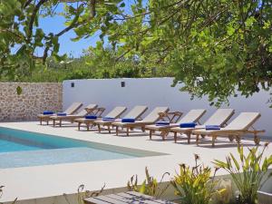 Basen w obiekcie INIBIZA VILLAS - Villa Bello lub w pobliżu