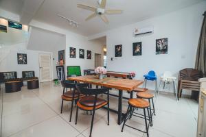 a dining room with a table and chairs at d'Lux 6BR16-25px Pool BBQ NetFlx HotPot KTV Mahjong by Our Stay in Bandar Penawar