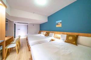 Postel nebo postele na pokoji v ubytování Moonsset INN Taitung