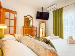 San AndrésにあるVivienda Sextanteのベッドルーム(ベッド2台、テレビ付) +34枚の写真