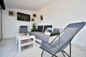Μια τηλεόραση ή/και κέντρο ψυχαγωγίας στο Apartments Ester