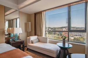 Postel nebo postele na pokoji v ubytování Swissôtel Guangzhou