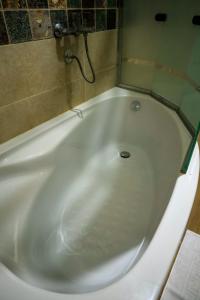 a large white bath tub in a bathroom at Golden Land in ‘Ezbet Abu Ḥabashi