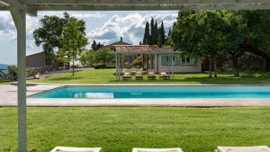 Bazén v ubytovaní Torre Ginestre 12, Emma Villas alebo v jeho blízkosti