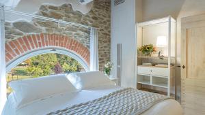 Posteľ alebo postele v izbe v ubytovaní Torre Ginestre 12, Emma Villas