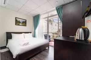 Ένα ή περισσότερα κρεβάτια σε δωμάτιο στο KHKO Charisse Hotel Delhi Darbar