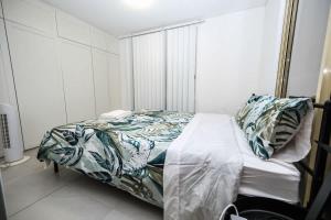 En eller flere senge i et værelse på Sydney Moorebank 4 bed house close Liverpool + 8 billeder