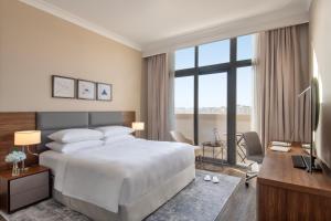 Letto o letti in una camera di Marriott Executive Apartments Doha, Le Mirage City Walk