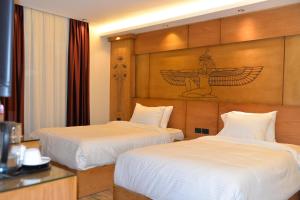 Voodi või voodid majutusasutuse Neom Pyramids Valley Boutique hotel toas