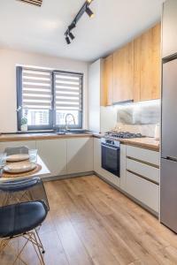 Dapur atau dapur kecil di Blvd Ivory Pipera Studio 43A