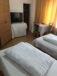 Postel nebo postele na pokoji v ubytování Pensiunea Residence
