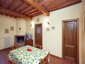 Fotografia z galérie ubytovania Detached villa for 6-pers with outdoor swimming pool v destinácii Loro Ciuffenna