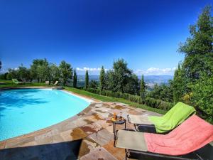 Bazén v ubytovaní Detached villa for 6-pers with outdoor swimming pool alebo v jeho blízkosti