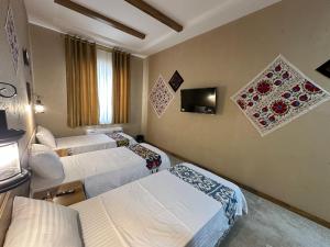 Hotel Byond Khiva客房内的一张或多张床位