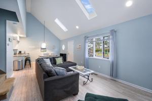 Χώρος καθιστικού στο Seaside Serendipity +32 φωτογραφίες