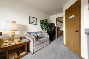 Ruang duduk di Assateague Inn 204-S