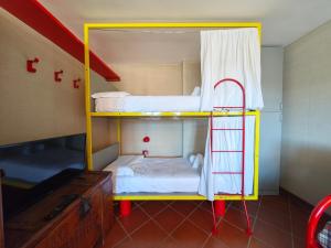 Ένα ή περισσότερα κρεβάτια σε δωμάτιο στο Hostdomus - Ski Golf